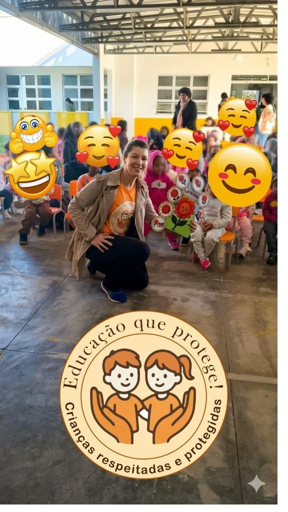 A Helenice com a turma no fim da atividade