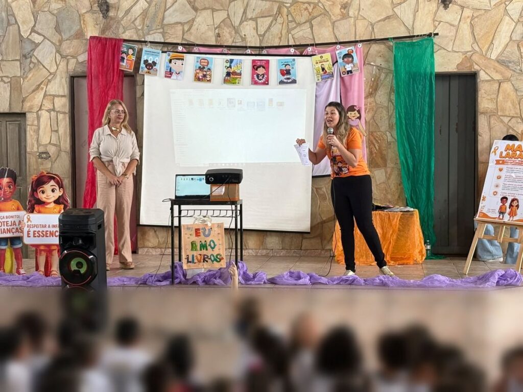 Abertura do workshop no palco da escola